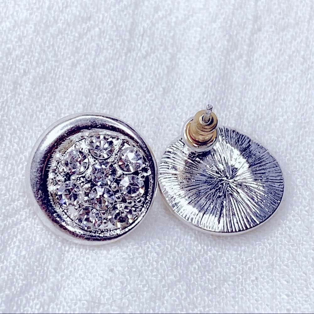 ❤️Seller’s Pick❤️ ❣️$25/3❣️ Must Have Sparkling Rhinestones Stud Earrings - Picture 5 of 8